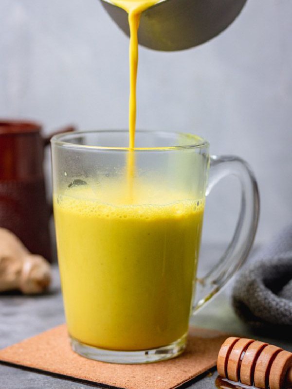 7 Amazing Benefits of Drinking Turmeric Milk Before Bed