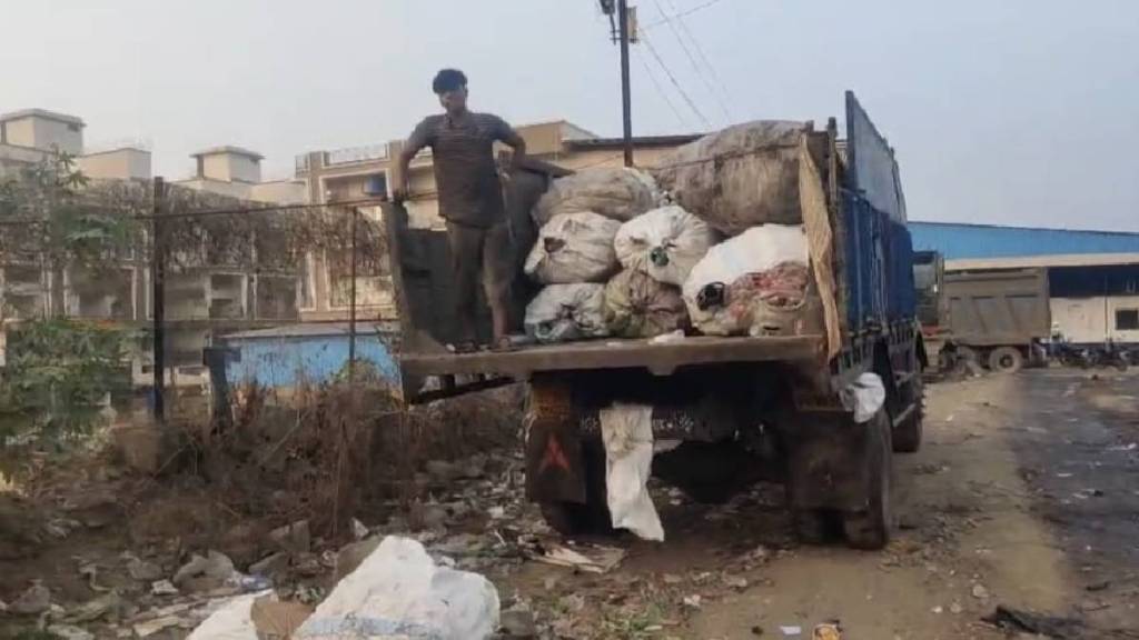 Vasai, Virar cities Risk of accidents Waste transportation through outdated vehicles Vasai, Virar cities Risk of accidents Waste transportation through outdated vehicles