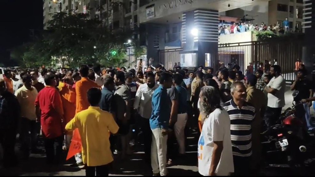 shobha yatra, Egg pelting, Virar, Egg,