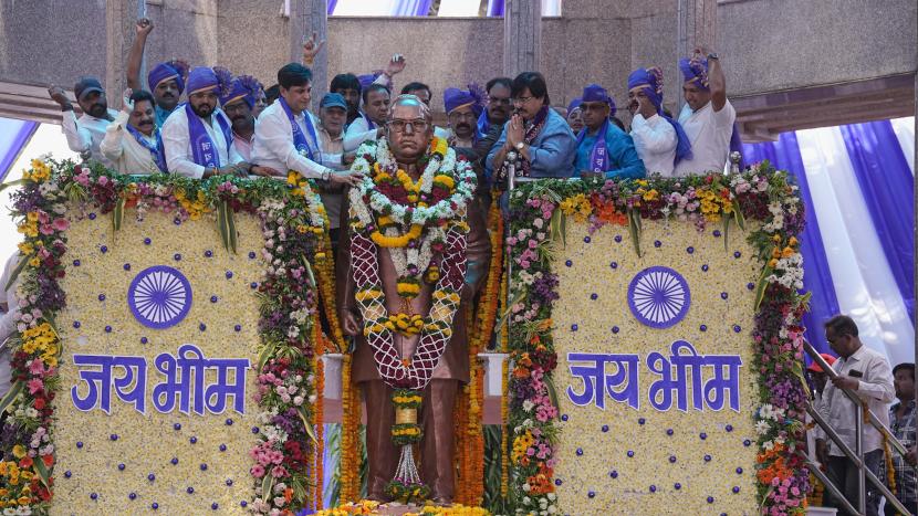 Citizens paying tribute at Ambedkar memorial on the occasion of ‘Ambedkar Jayanti’ on Monday