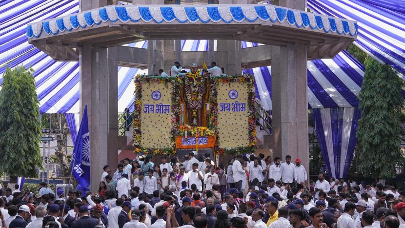 Citizens paying tribute at Ambedkar memorial on the occasion of ‘Ambedkar Jayanti’ on Monday