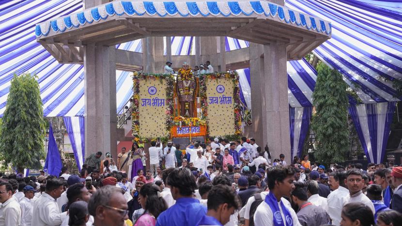 Citizens paying tribute at Ambedkar memorial on the occasion of ‘Ambedkar Jayanti’ on Monday