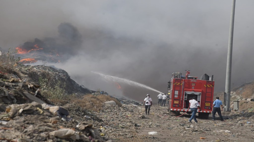 fire , dumping yard, Nagpur, Firefighter vehicle burn,