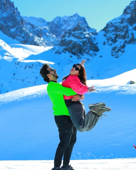 एका फेसबुक मॅसेजमुळे त्यांच्या दोघांत मैत्री झाली. यानंतर दोघांमध्ये बोलणे सुरु झाले आणि काही दिवसांच्या मैत्रीनंतर अभिजीतने सुखदाला लग्नासाठी विचारले.