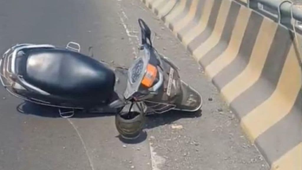 Traffic warden dies in accident on coastal road