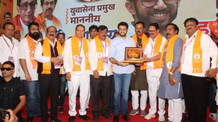 sound of a table breaking due to overcrowding on the stage during the shivsena Nirdhar camp held in Nashik
