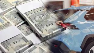cash recovered from car accident on Khamgaon-Shegaon road