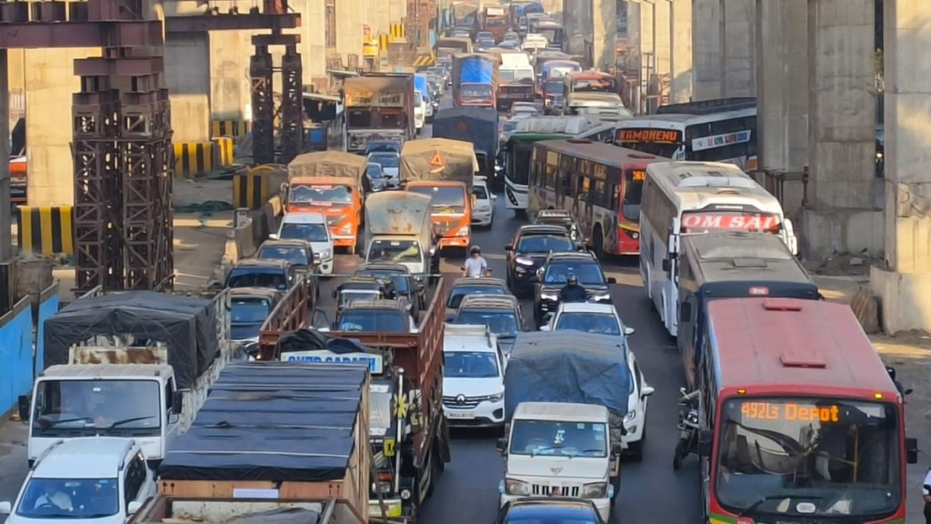 traffic jam gaimukh ghat loksatta,