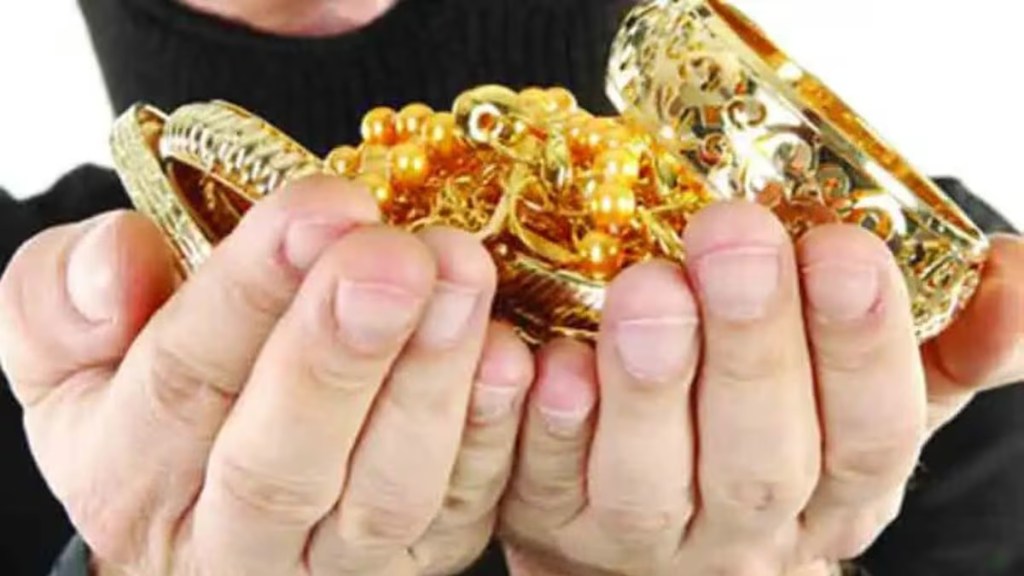 st bus jewellery stolen loksatta st bus jewellery stolen loksatta