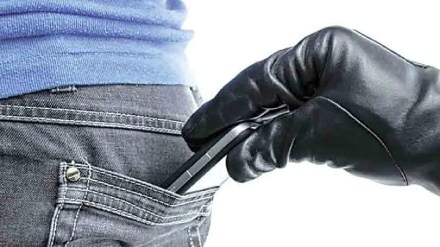 Mumbai Nashik highway mobile theft incident thane