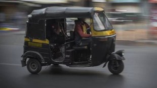 auto rickshaw driver molest female