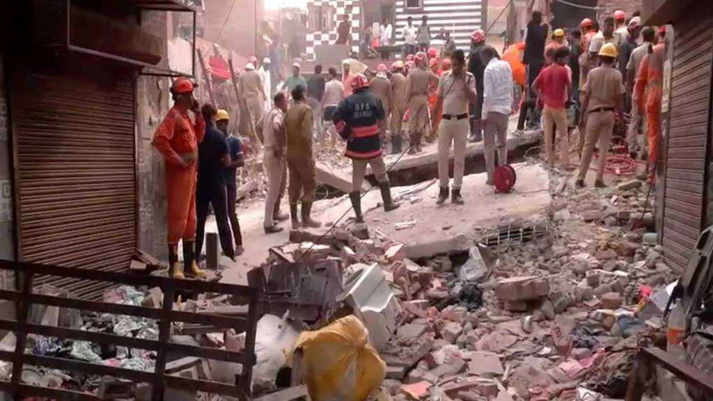 delhi mustafabad building collapse delhi mustafabad building collapse