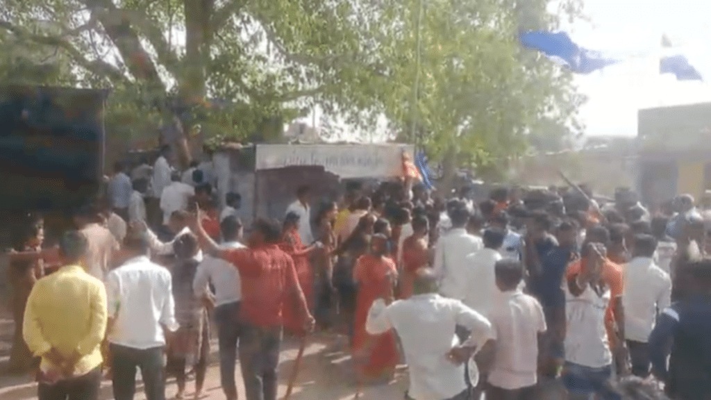 Hiwarkhed, Buldhana, Clash , two groups,