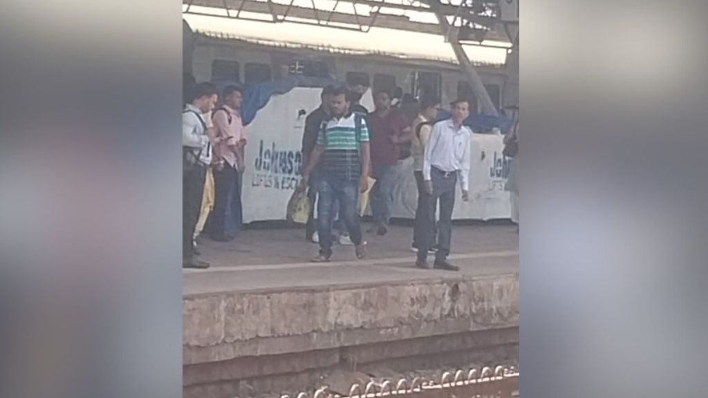 work on stalled escalator at Dombivli railway station will get momentum