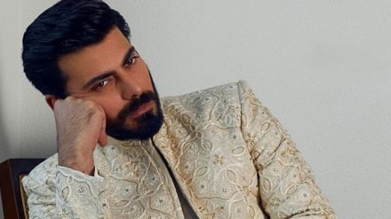 fawad khan abir gulal fees