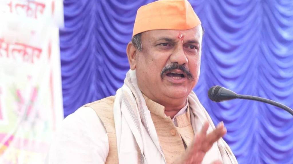 छत्रपतींच्या घराण्याकडून इतिहासाला काळिमा फासणाऱ्यांची पाठराखण;  काँग्रेसचे प्रदेशाध्यक्ष हर्षवर्धन सपकाळ यांची टीका (फोटो सौजन्य: इंडियन एक्सप्रेस ) छत्रपतींच्या घराण्याकडून इतिहासाला काळिमा फासणाऱ्यांची पाठराखण;  काँग्रेसचे प्रदेशाध्यक्ष हर्षवर्धन सपकाळ यांची टीका (फोटो सौजन्य: इंडियन एक्सप्रेस )