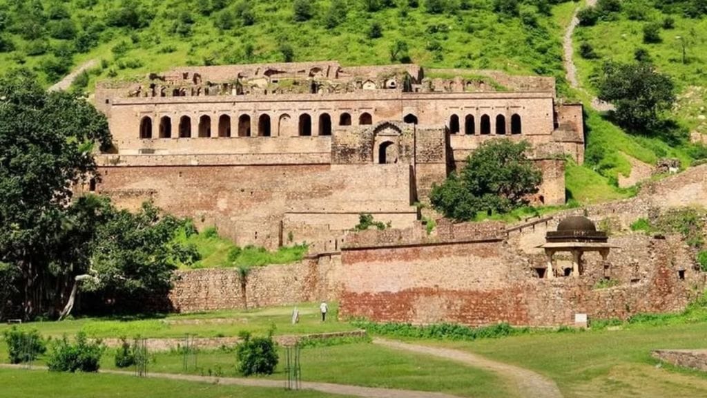 india haunted tourist places | Most Haunted Places In India | bhangarh fort | Kuldhara Village | National Library | Charleville Mansion Shimla | Three Kings Church Goa