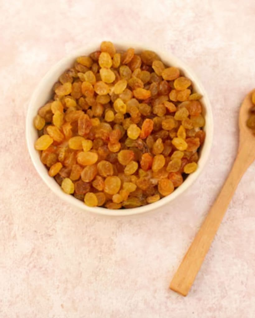 Soaked raisin benefits