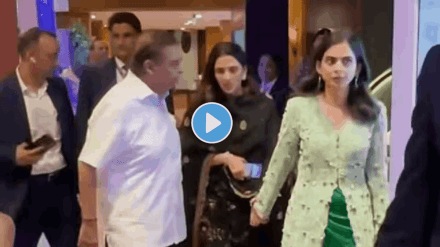 Mukesh Ambani was spotted at a Mumbai event with his daughter Isha Ambani and daughter-in-law Shloka Mehta on April 5