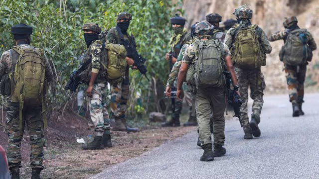 Pahalgam attack: काल (२२ एप्रिल २०२५) रोजी काश्मीर येथील पहलगाम या ठिकाणी पर्यटकांवर दहशतवादी हल्ला झाला. (Photo: PTI)