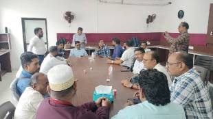 angry journalists protest vasai virar municipal corporation headquarters Wrong list of assets and dues of journalists published