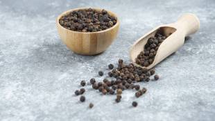 Why Eat 10 Black Peppers Daily?
