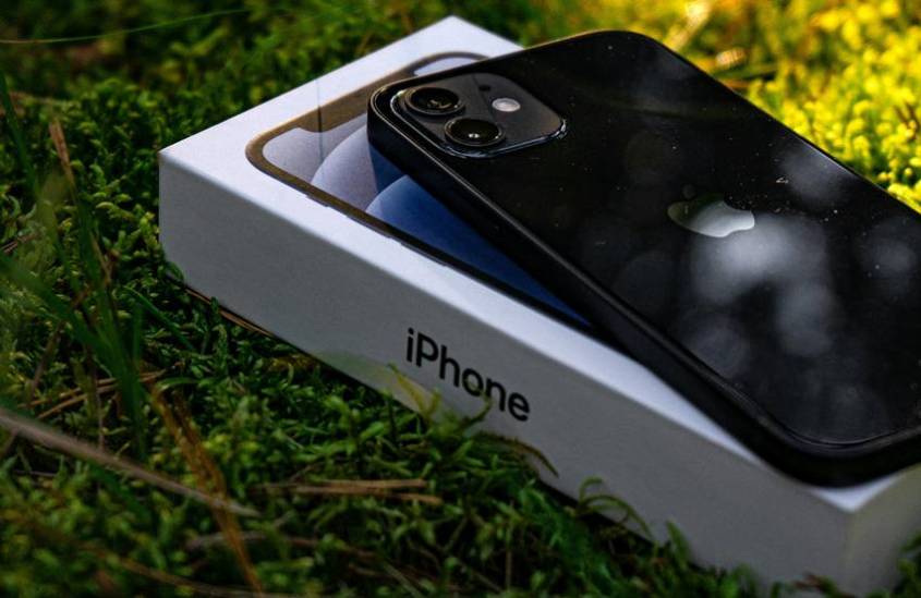 Apple iPhone Price in Pakistan