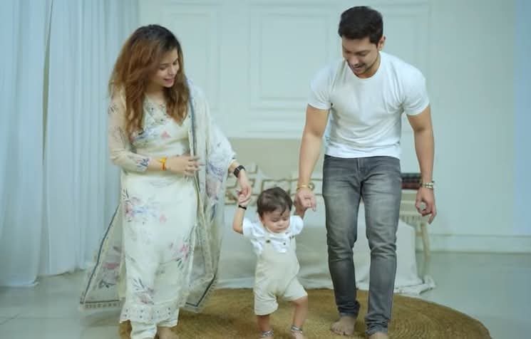 marathi singer kartiki gaikwad shares baby boy photos