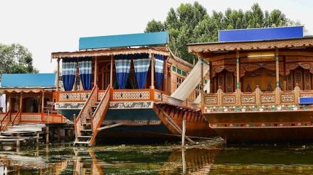 terrorism impact on Kashmir tourism