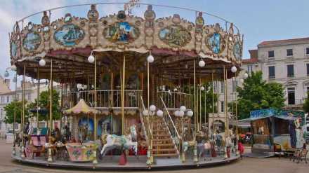 horse carousel in cooperage park news in marathi