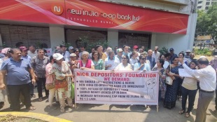 Protest by depositors of New India Co-operative Bank thane