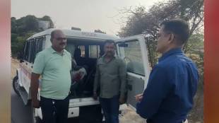 Superintendent of Police Ravindra Singh Pardeshi supported the elderly woman parbhani news