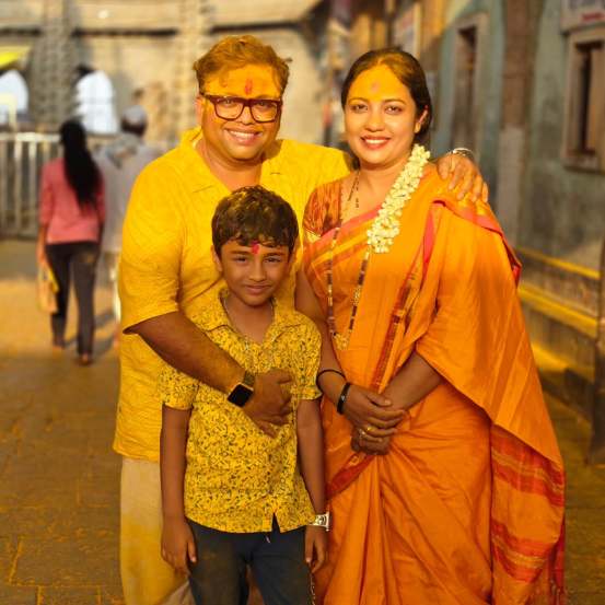 Maharashtrachi Hasyajatra Fame Prasad Khandekar jejuri khandoba Darshan with Family