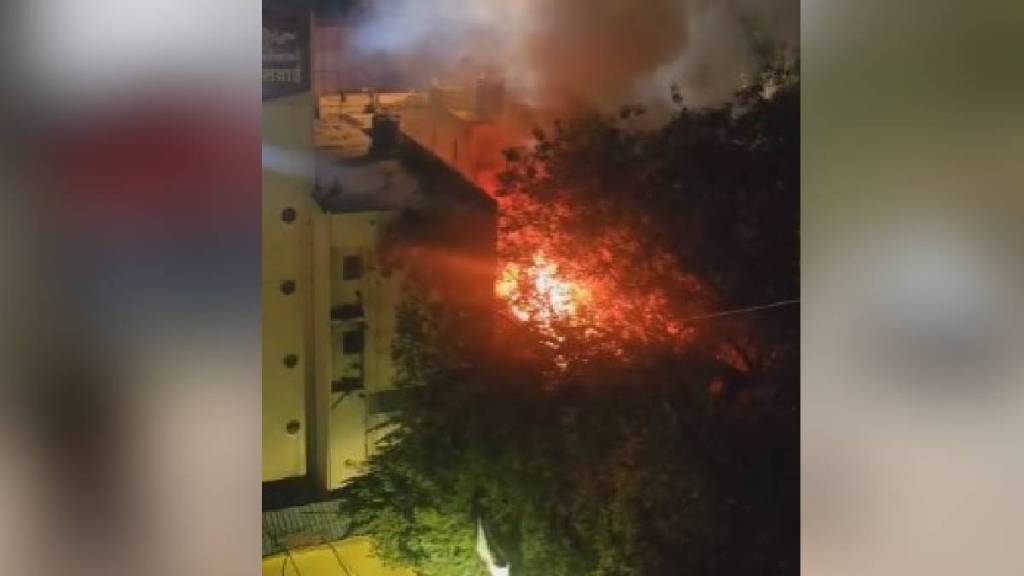 massive fire broke out at a wooden house near Smt. Laxmibai Dagdusheth Halwai Dutt Temple in Pune