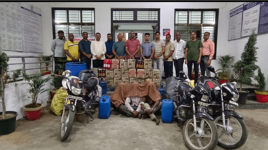 Police raid on a fake English liquor factory gondia