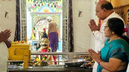 former bjp mp ramdas tadas stopped from entering in ram temple