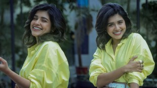 sanskruti balgude shared yellow shirt photos