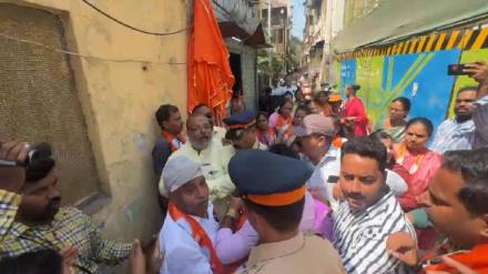 Shiv Sena Thackeray marches to the Municipal Corporation office mumbai print news