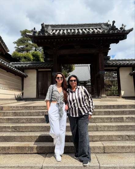 sonalee kulkarni japan trip with mother
