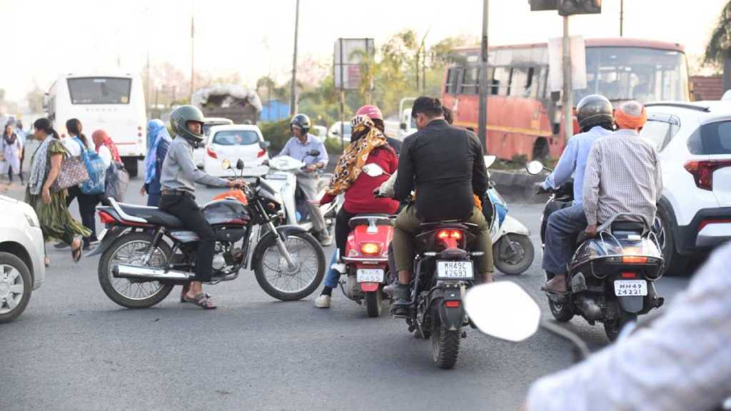 Chinch Bhavan Chowk flyover news in marathi