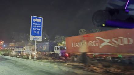 Traffic jam at Bhayandar gate on Mumbai Ahmedabad National Highway