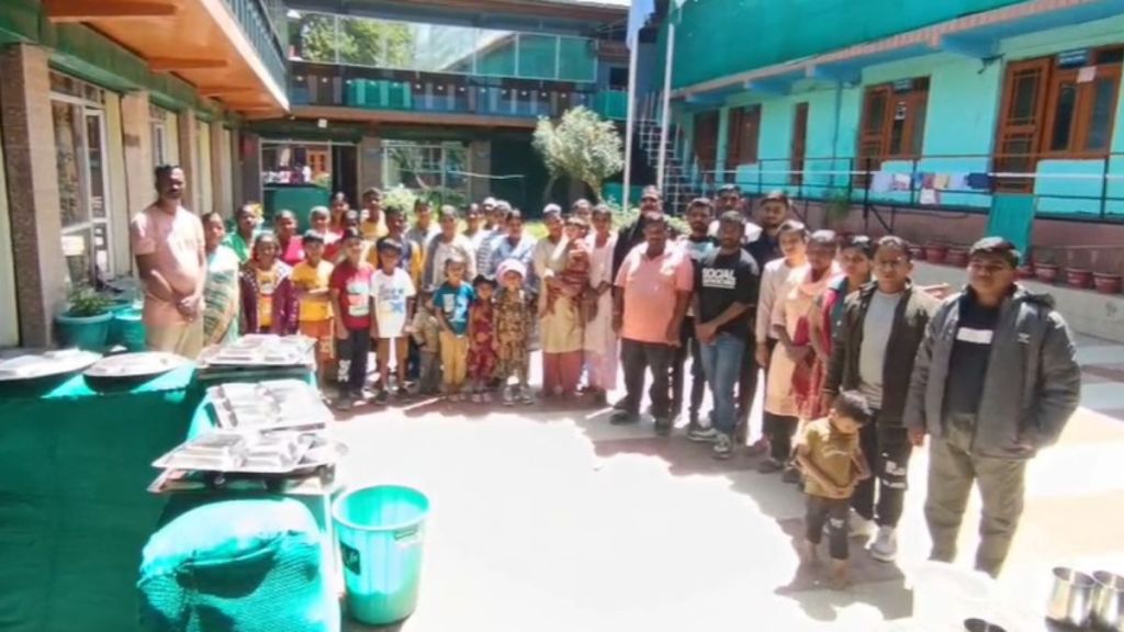 86 travelers from Wardha who went to visit Kashmir are safe in tent of CRPF battalion