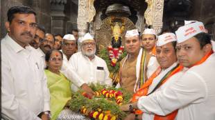 vitthal Devotees travel from pandharpur to London paduka Dindi Yatra of 18000 km