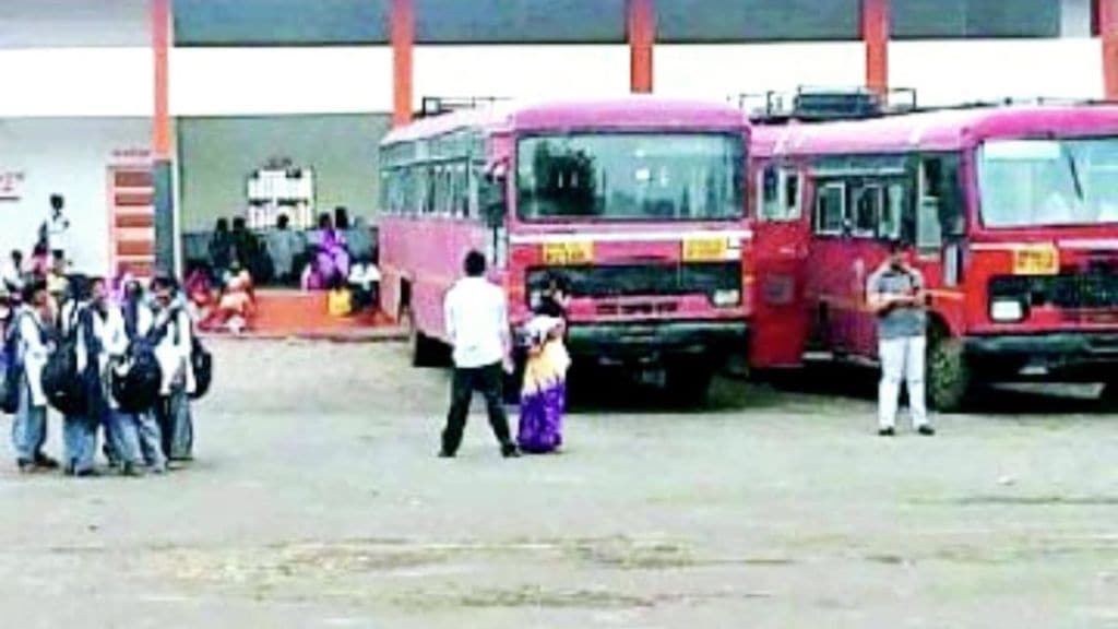 new bus stand in Yavatmal became repository of problems within five months new bus stand in Yavatmal became repository of problems within five months