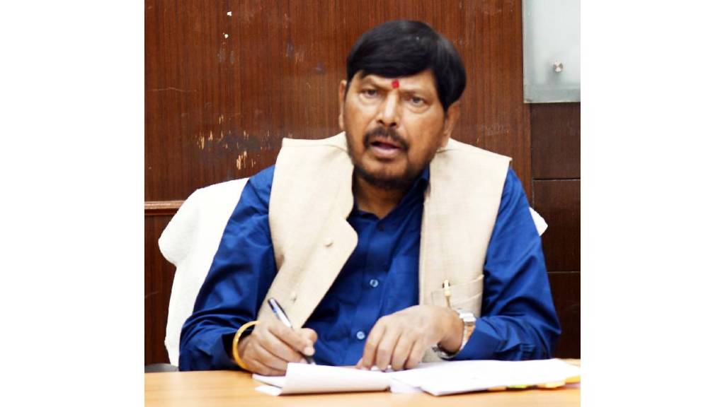 Ramdas Athawale took side of Sanjay Shirsat