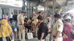 वसई भाईंदर रेल्वे स्थानकात पोलिसांची सतर्कता; रेल्वे पोलिसांची स्थानकात गस्त वाढली