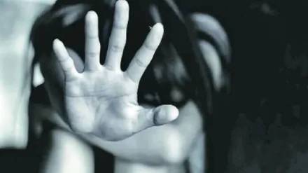 Dadar Police arrested a private app based taxi driver for molesting a 14 year old girl