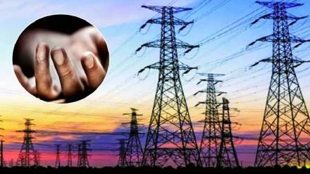 A contract electrician died after being electrocuted while repairing an electric generator in Mangalvedha