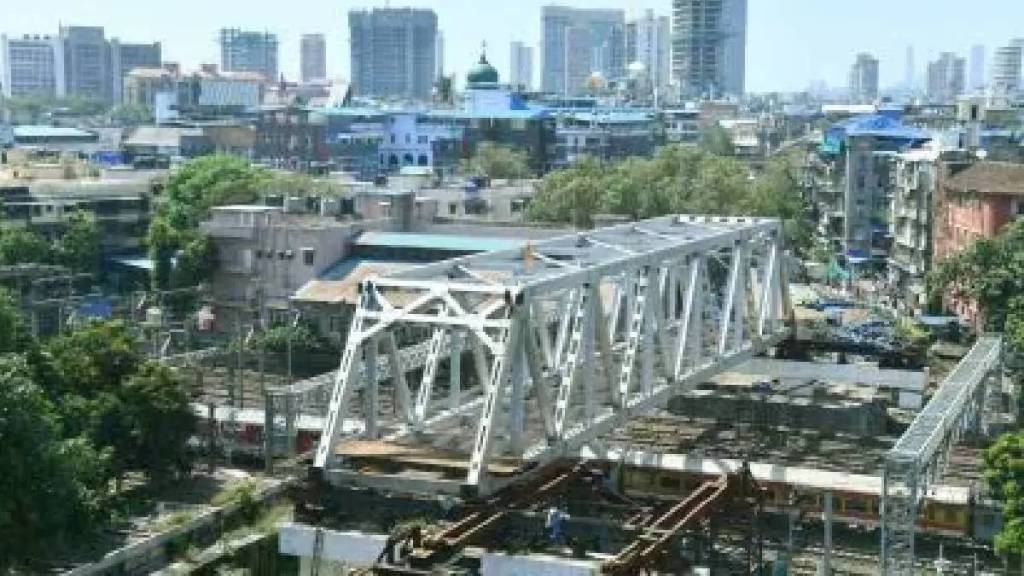 A fine of Rs 1 crore has been imposed on the contractor who delayed the Karnak Bridge A fine of Rs 1 crore has been imposed on the contractor who delayed the Karnak Bridge