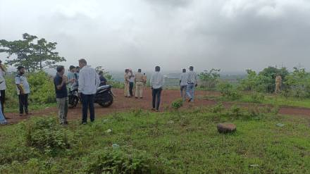 A headless body of a person was found in the limits of Nalimbi village in Ambernath Kalyan tehsil